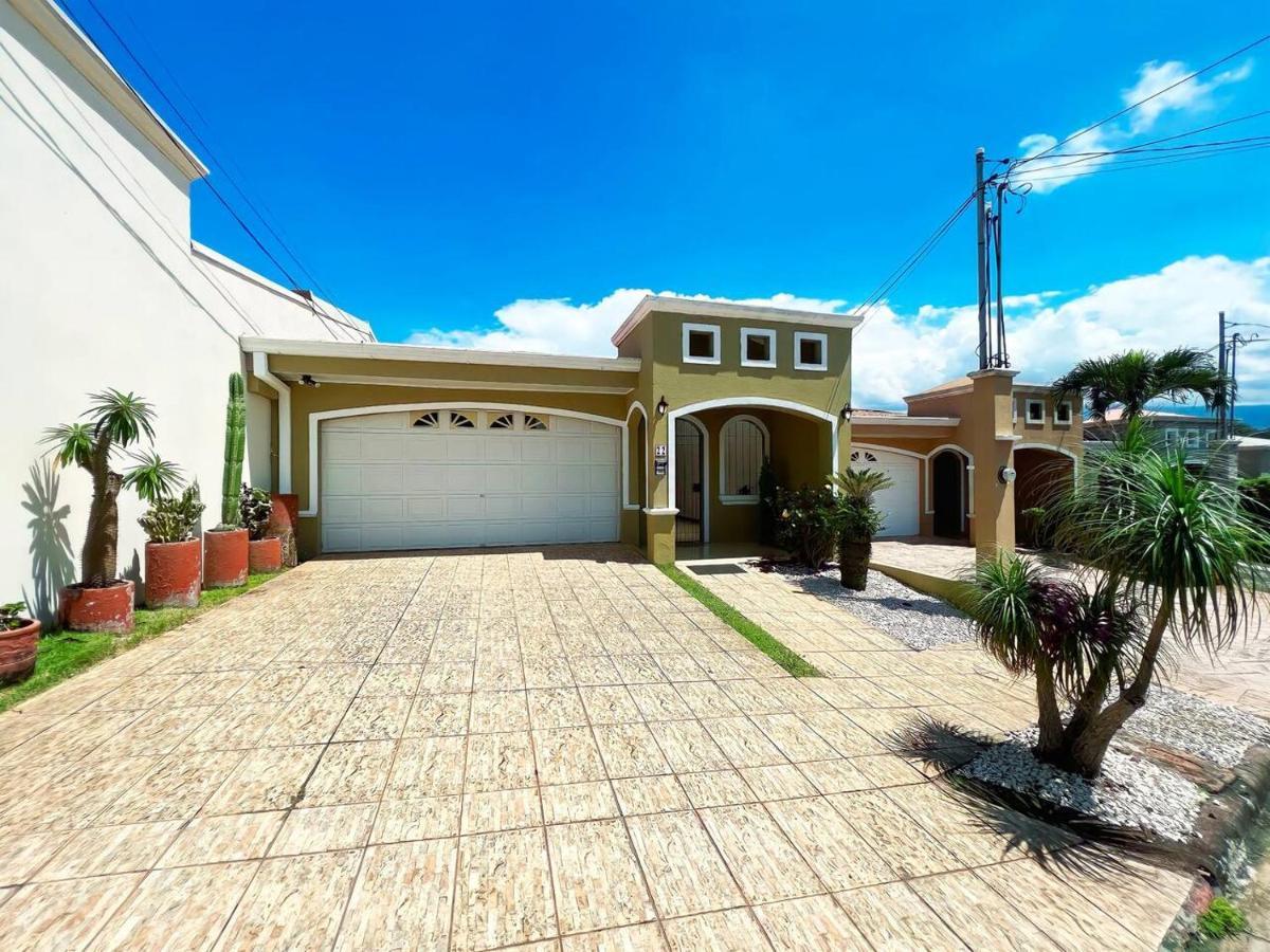 Beautiful Home W/ Backyard, Ac - Close To Airport Brasil Exterior foto